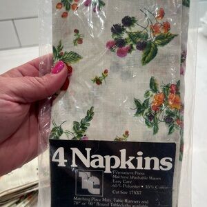 Town & Country 4 Floral Fruit Napkins 17" x 17" Vintage